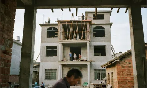 Bán nhà cổ được 32 tỷ đồng, cha mẹ chia hết cho anh và em trai, tôi chỉ được 371 triệu nhưng 3 tháng sau nhận 1 cuộc gọi mà cả đời không thể quên