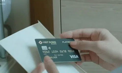 'Lằn ranh' tập 14: Viện phó Viện kiểm sát phát hiện thẻ đen dưới giường bệnh của chồng