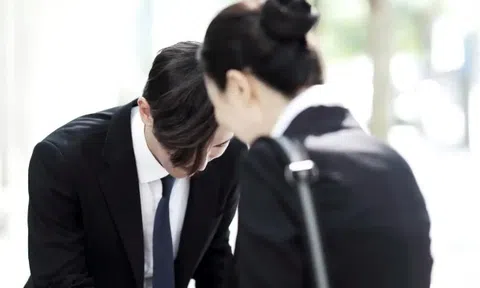 Bí ẩn nghề xin lỗi chuyên nghiệp: Dịch vụ không tưởng, thay mặt chồng hẹn gặp vợ 23 lần để "xin lỗi hộ"