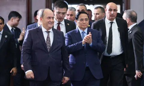 Từ trồng chè tới sản xuất chip: Thủ tướng kêu gọi doanh nghiệp Việt đầu tư vào nền kinh tế 260 tỷ USD