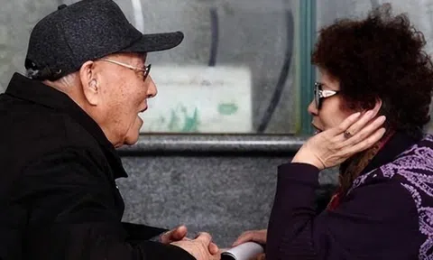 Càng giữ tiền chặt, tuổi già càng trống rỗng – bài học tôi phải trả giá ở tuổi 70