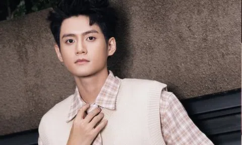 Đình Khang ‘Mưa đỏ' cầu cứu, nghẹn ngào vì mất liên lạc cha mẹ trong vùng lũ