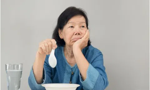 60 tuổi, tôi tiết kiệm nửa đời, nghỉ hưu bán nhà về ở cùng con trai tôi mới tỉnh: Cái giá quá đắt