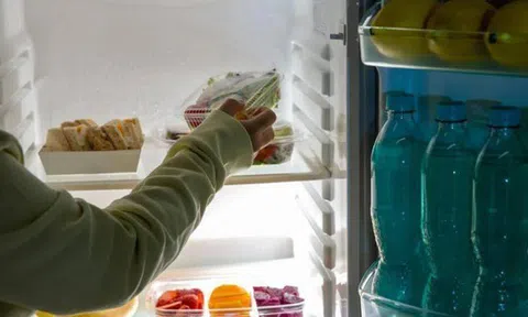 2 vợ chồng ngoài 50 tuổi cùng lúc phát hiện ung thư gan, bác sĩ cảnh báo: Bỏ ngay 3 loại thực phẩm này đi, để trong tủ lạnh cũng không được!