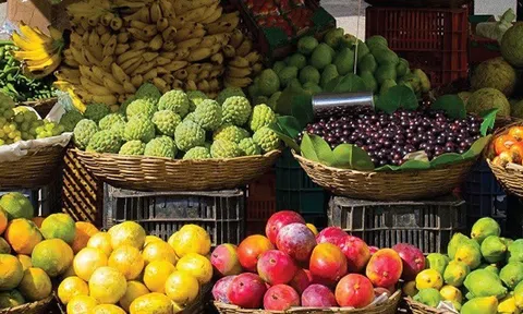 Cảnh báo 4 loại trái cây dễ bị phun thuốc trừ sâu, đi chợ bạn đừng mua vội vàng