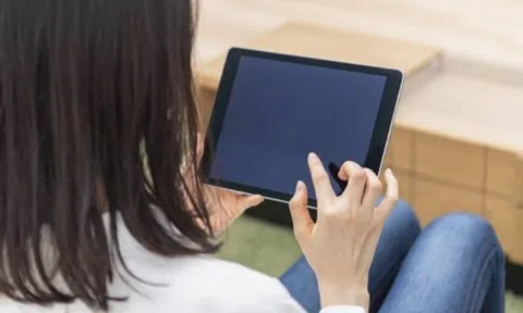 Xem trai đẹp livetream, bà nội trợ 'boa' 2,5 tỷ tiền mồ hôi nước mắt của chồng