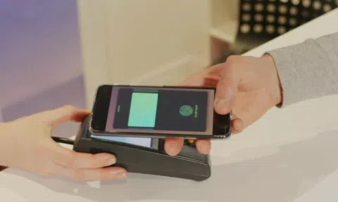 Lại có thủ đoạn lừa đảo mới cực tinh vi nhắm vào người dùng chức năng chạm để thanh toán trên điện thoại: vài giây thôi đã mất tiền