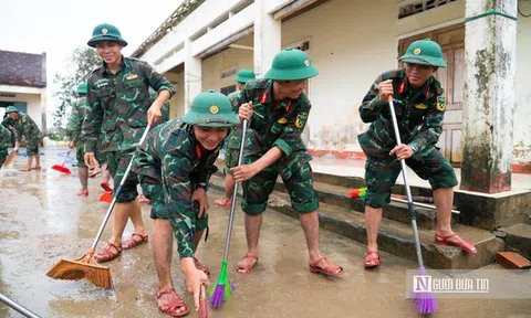 Gia Lai: Dọn dẹp trường học sau lũ, sớm đón học sinh đi học trở lại