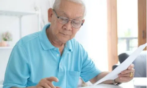 Cụ ông 75 tuổi có 2 tỷ đồng và 3 căn nhà, chia tài sản không để mình thiệt thòi: Phải giữ tiền dưỡng già, không thể trông chờ con cái