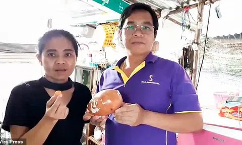 Đang ăn ốc luộc, người đàn ông bỗng nhiên đổi đời vì cắn trúng kho báu 8 tỷ ngay trong miệng