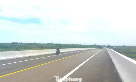 Nhìn toàn cảnh cầu vượt sông Sài Gòn nối TPHCM và Tây Ninh trước ngày thông xe