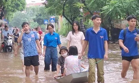 Nhiều đại học giảm học phí, cấp học bổng hỗ trợ sinh viên vùng bão lũ