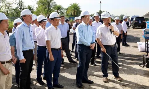 Những cây số Vành đai 3 đầu tiên sắp thông xe đạt tiến độ