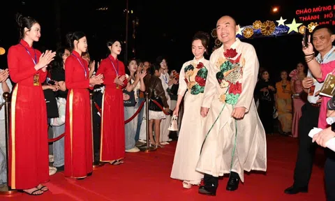 Vợ chồng Thu Trang – Tiến Luật, Lý Hải – Minh Hà đẹp đôi thảm đỏ