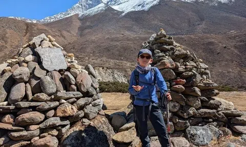 Nhà thám hiểm 9 tuổi chiến đấu với băng giá trên núi Everest để giúp người nghèo