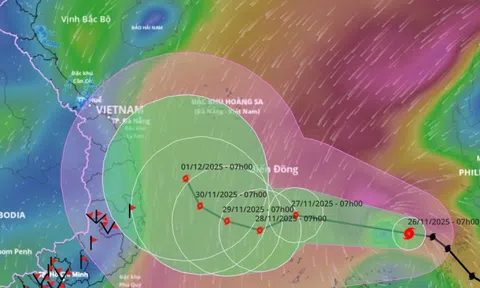Bão số 15 diễn biến rất khó lường