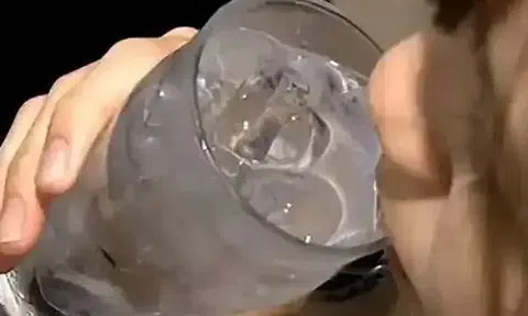 Ngày càng có nhiều người nhồi máu cơ tim buổi sáng, bác sĩ nghẹn giọng nói có 3 loại nước là thủ phạm: "Uống ít 3 món này đi thôi"