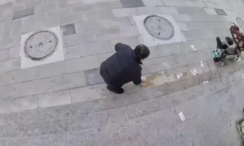 Gần 200 triệu bị gió thổi bay, cảnh tượng chỉ sau 1 phút khiến chủ sở hữu bật khóc