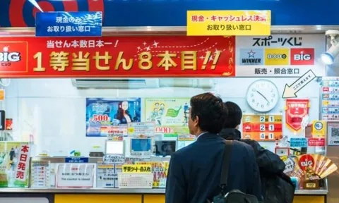 Người đàn ông trúng độc đắc gần 100 tỷ USD nhưng giấu vợ, giả vờ mặc áo cũ nhưng sắm xe sang, đi nghỉ dưỡng