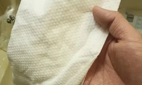 Phát hiện hóa chất độc hại trong 21 mẫu khăn lau mặt bán chạy nhất các sàn thương mại điện tử