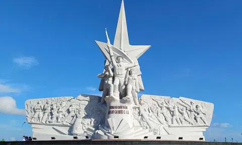 Một số người dân ở Cà Mau vui mừng được hưởng nhiều quyền lợi