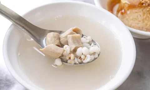 Người phụ nữ 47 tuổi đột quỵ qua đời vì thường xuyên uống nước canh