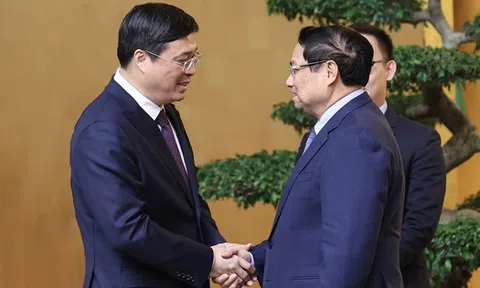 Thủ tướng đề nghị đẩy nhanh kết nối hạ tầng giao thông giữa Việt Nam và Quảng Tây (Trung Quốc)