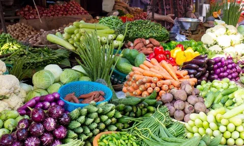 9 mẹo chọn rau sạch, ít thuốc trừ sâu, người không rành đi chợ cũng làm được