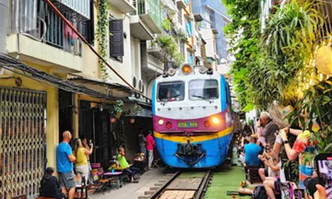 Phố cà phê đường tàu: Giữ một phố nhỏ, giữ một phần tâm hồn Hà Nội