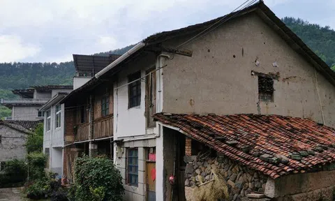 Sửa nhà cho bố mẹ hết 700 triệu, 2 năm sau về thăm, người con chết lặng