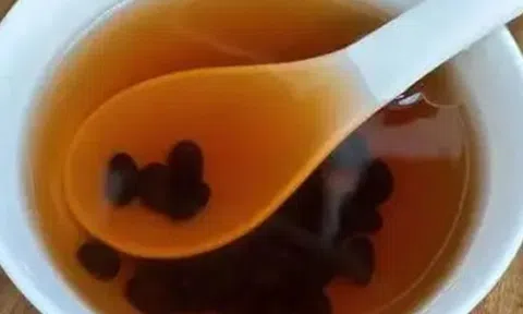 Uống nước đậu đen mỗi bữa sáng suốt 2 năm, người phụ nữ 40 tuổi nhận kết quả là...