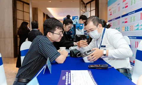 Long Châu và OMRON giới thiệu công nghệ tầm soát huyết áp hàng đầu Nhật Bản