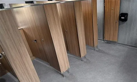 Công ty ‘canh’ toilet, nhân viên đi vệ sinh quá 15 phút bị phạt 1,7 triệu đồng
