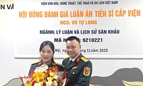 NSND Tự Long trở thành Tiến sĩ