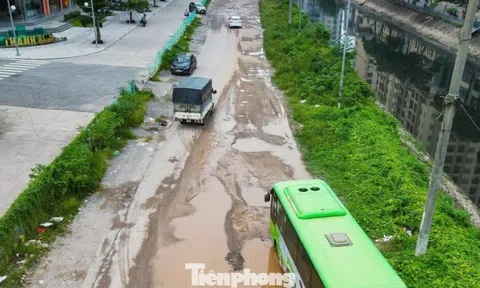 Bắt đầu sửa chữa tuyến đường 'đau khổ' giữa trung tâm Hà Nội