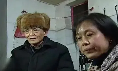 Cô giúp việc đêm nào cũng gõ cửa phòng bố chồng, hết tháng bỗng nhận thêm 10 triệu, hứa thưởng Tết 30 triệu