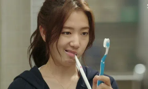 Nên đánh răng trước hay sau khi ăn sáng? Bác sĩ chỉ ra sai lầm hơn 80% người Việt đang mắc phải khi vệ sinh răng miệng