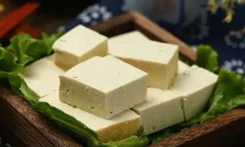 Người trên 65 tuổi có được ăn đậu phụ nhiều không? Bác sĩ: Hãy biết 3 điều này ngay từ đầu, đừng đợi đến khi nhập viện mới hoảng sợ!