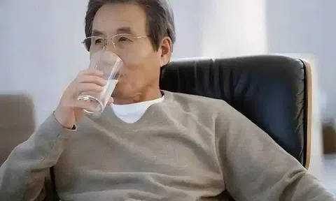 Bác sĩ đã phát hiện ra rằng người uống nước sau khi thức dậy có thể trải qua 6 thay đổi này trong cơ thể chỉ trong 3 tháng!