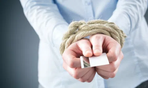 NÓNG: Từ 15/12, vợ "kiểm soát thu nhập" của chồng có thể bị phạt tới 30 triệu đồng