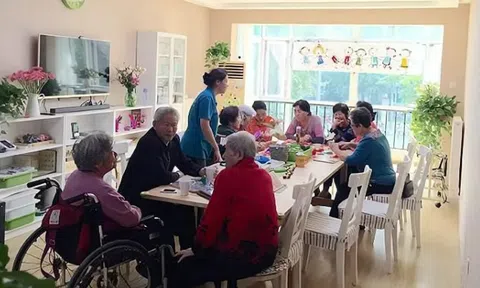 Người đàn ông mở viện dưỡng lão mini ngay tại chung cư, thu nhập hơn 130 triệu/tháng vẫn than thở: "Không lỗ là may"