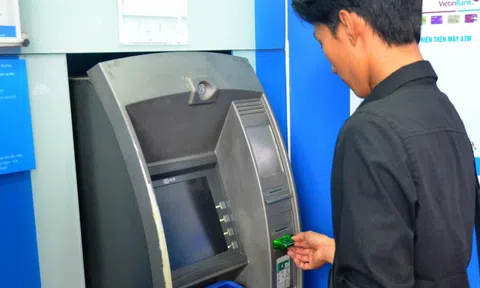 Cách hacker khiến ATM tự động "phun" tiền xối xả như trúng số
