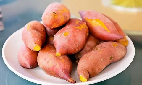 Lý do ăn khoai lang vào bữa sáng hại nhiều hơn lợi