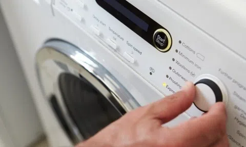 Tiết kiệm cả đống tiền điện nhờ ấn 1 nút “đặc biệt” trên máy giặt: Nhiều người dùng cả chục năm cũng không biết
