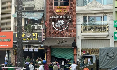 Cháy quán ăn tại Tp.HCM lúc rạng sáng, nhiều người thương vong