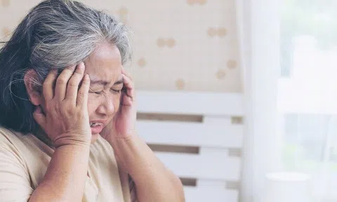 Đi làm giúp việc lương 15 triệu, ngủ phòng điều hòa mát rượi nhưng cảnh buổi sáng của chủ khiến tôi muốn bỏ việc