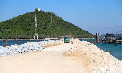 Cận cảnh đường dẫn cảng biển Hà Tiên gần 1.200 tỷ đồng đang thi công