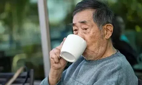 Người thường xuyên uống nước khi vừa thức dậy vào buổi sáng, cơ thể sẽ xuất hiện 6 thay đổi kỳ diệu sau 3 tháng