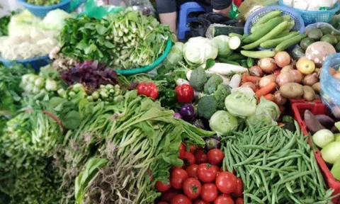 5 loại rau càng rẻ càng dễ dính hóa chất