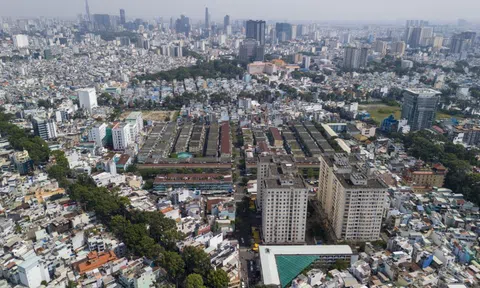 Cận cảnh chung cư hơn 50 năm giữa trung tâm TP.HCM chờ ngày xây mới